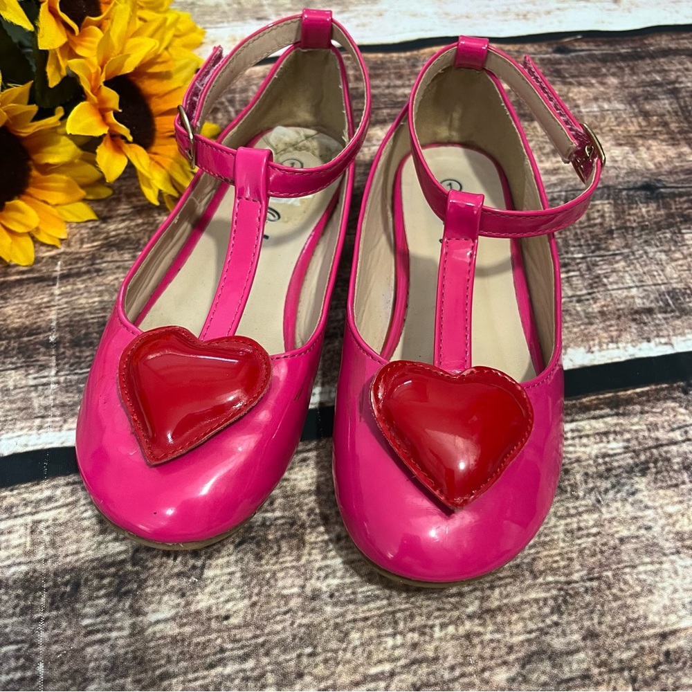 Girls pink shoes by QQ Girls are in excellent condition. Size 1
